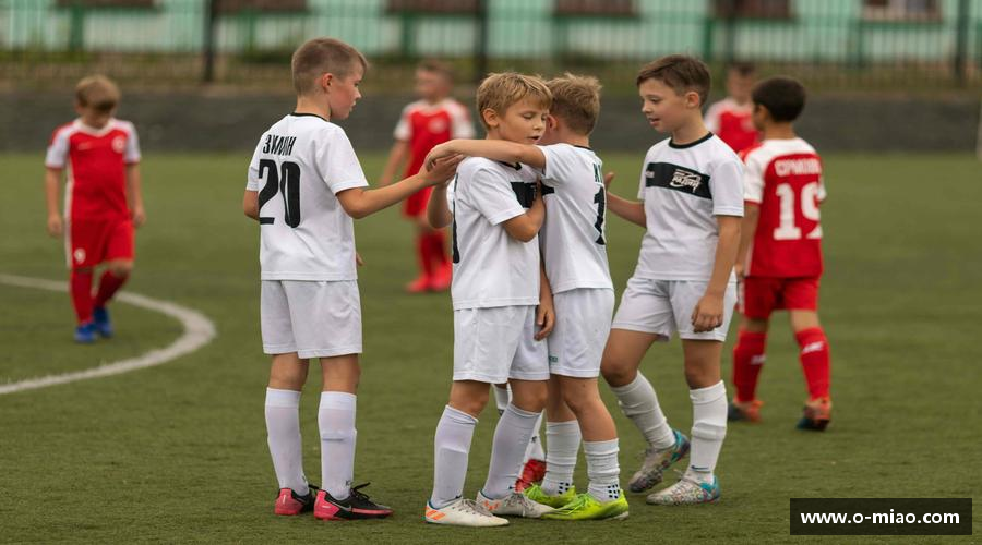 杏耀官方网站勇攀高峰，无所畏惧！